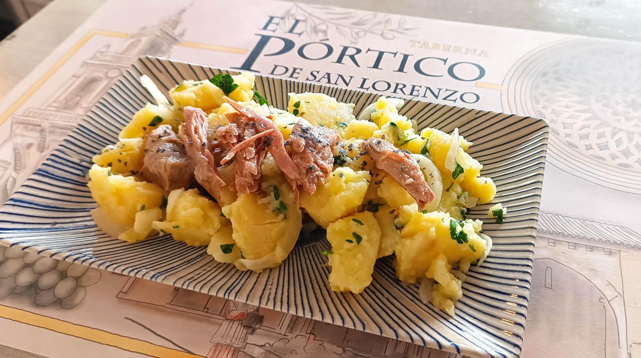 Papas aliñás con melva de El Pórtico de San Lorenzo