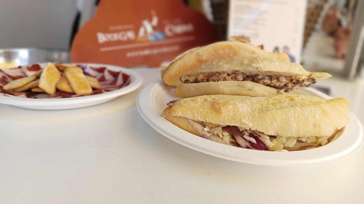 El surtido de molletes que ofrece Bodegas Campos en la Cata del Vino Montilla-Moriles