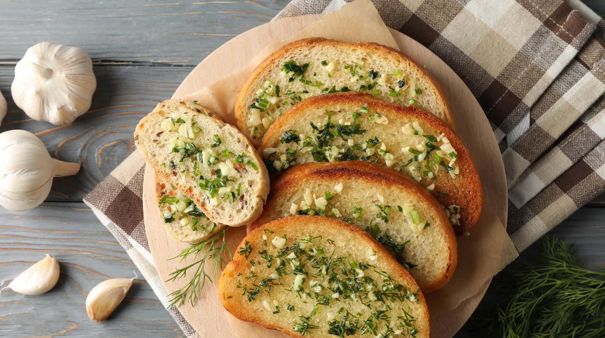 Este pan de ajo se prepara en unos minutos