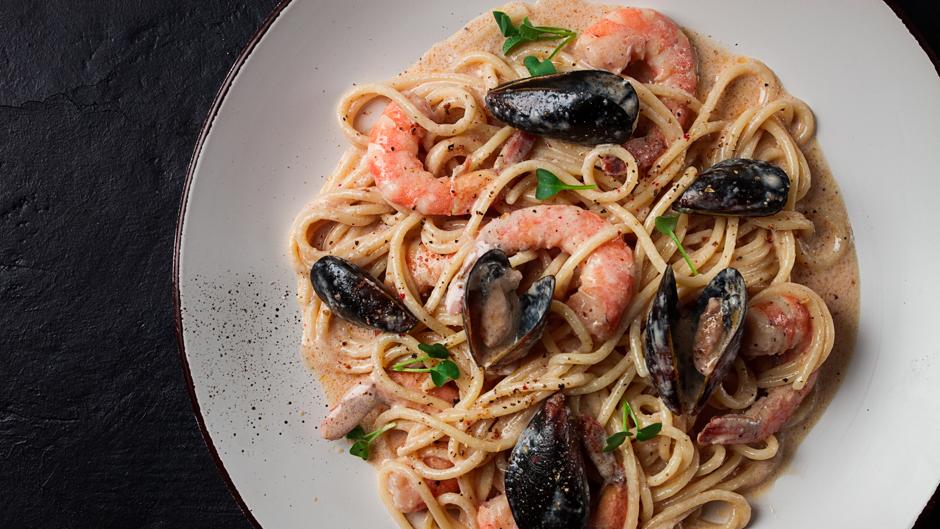 Aprende a cocinar este plato de pasta con mejillones y gambas
