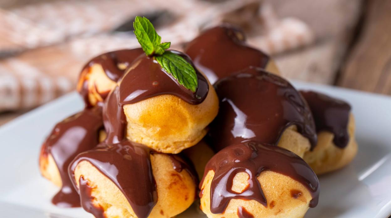 Los profiteroles son un dulce de origen francés