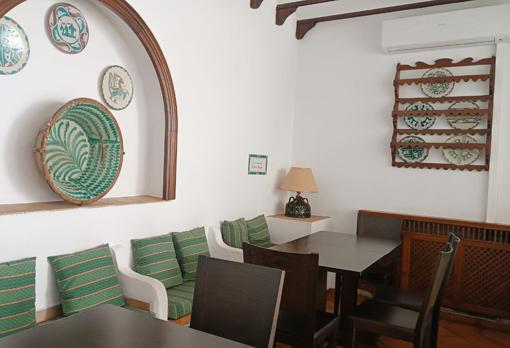Uno de los rincones del patio de El Blasón, destinado al tapeo