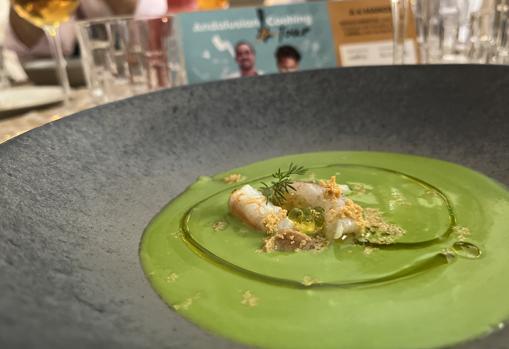 Gamba Blanca, huevas de caballa y gazpacho de aguacate, plato de Rafa Liñán (BarraBaja)
