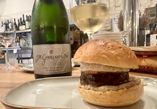 Miniburger de atún con mayonesa de trufa