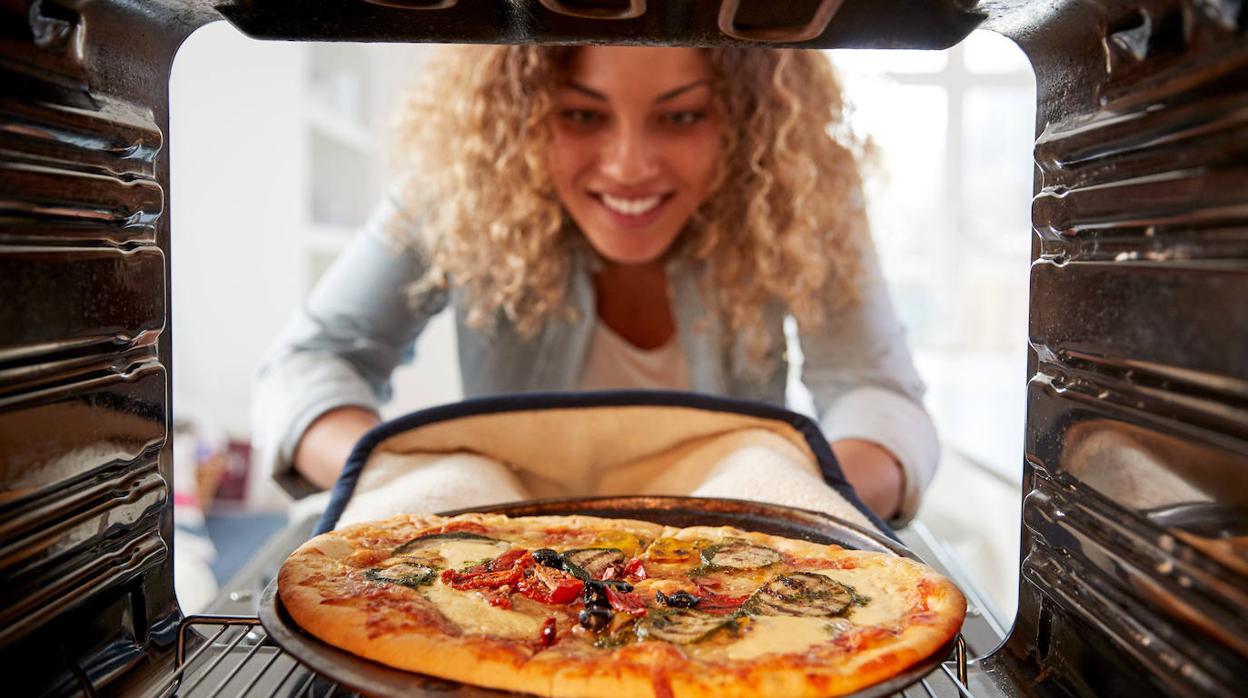 Las pizzas caseras están deliciosas y puedes elaborarla con los ingredientes que más te gusten