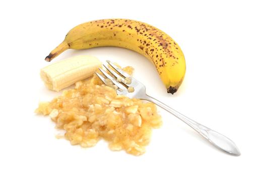 El plátano maduro tiene una textura cremosa idónea para algunos postres