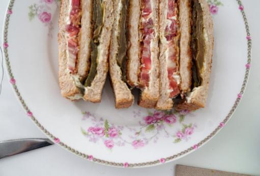 Veganí: «Pan, vino y verdura quitan el hambre»