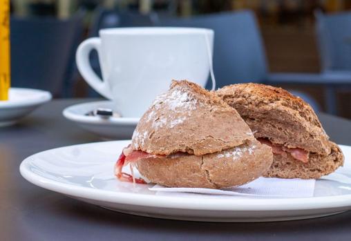 Pulpo Azul: desayunos, cañas y tapas en Nervión
