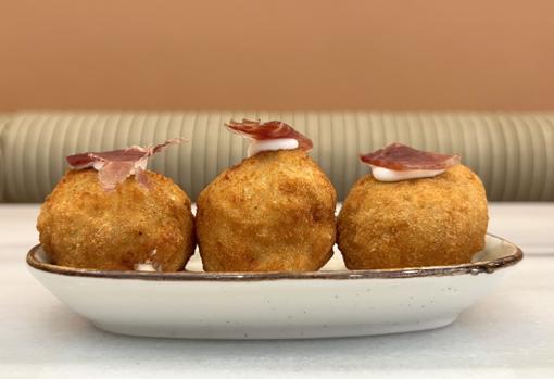 Manzana 8, cañas heladas y tapeo sevillano en Viapol