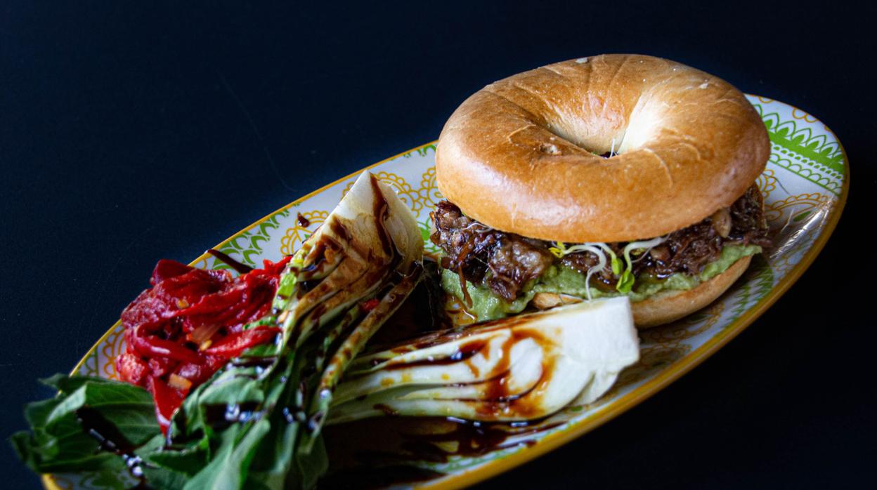 La Cuarta Luna, un gastrobar con acento internacional en Arroyo del Moro