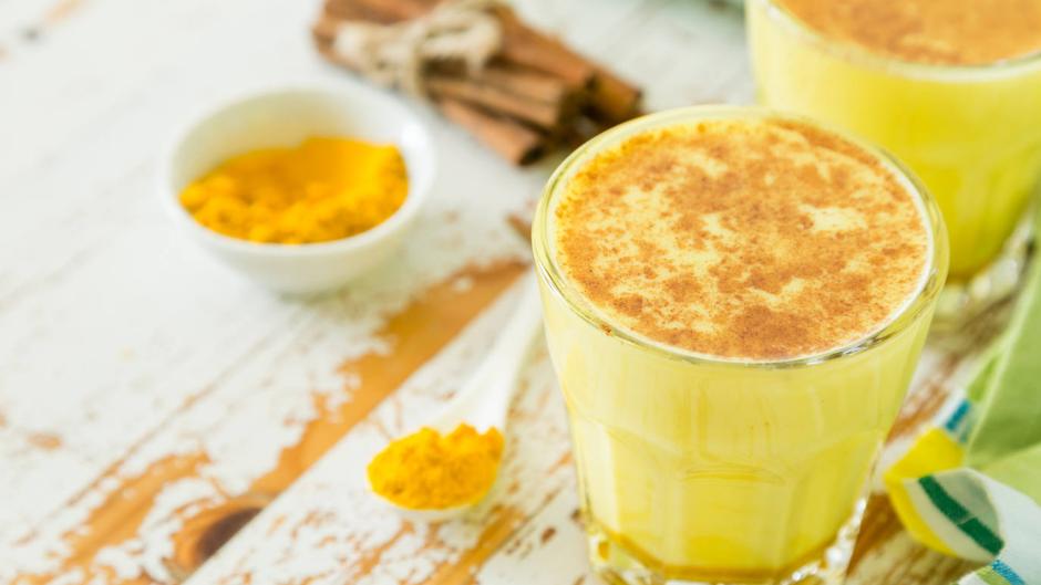 Cómo hacer leche dorada: así se prepara esta saludable bebida de cúrcuma que triunfa entre las celebrities