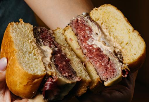 Monkey Food lleva sus hamburguesas canallas a Viapol