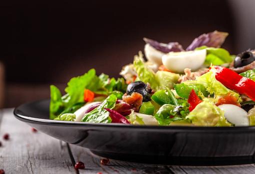Más de 50 recetas de ensaladas fáciles de preparar para empezar el año cuidándote
