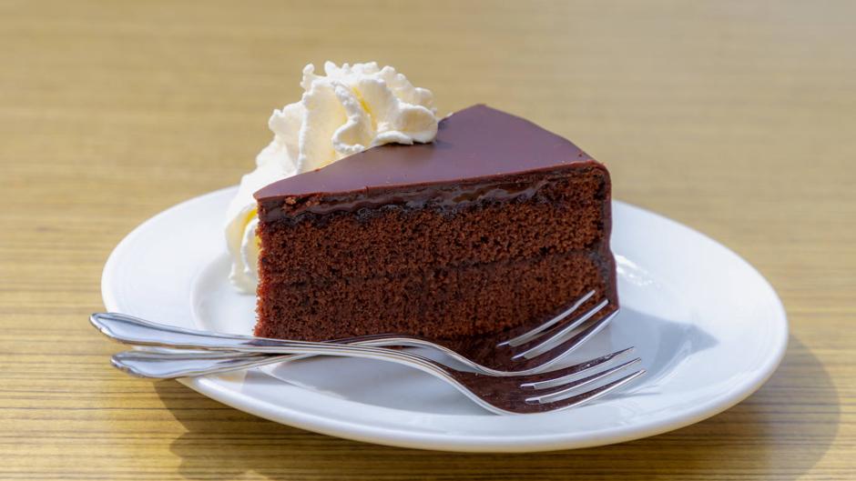 La auténtica receta de la tarta Sacher paso a paso, el postre perfecto para compartir (o no) este San Valentín