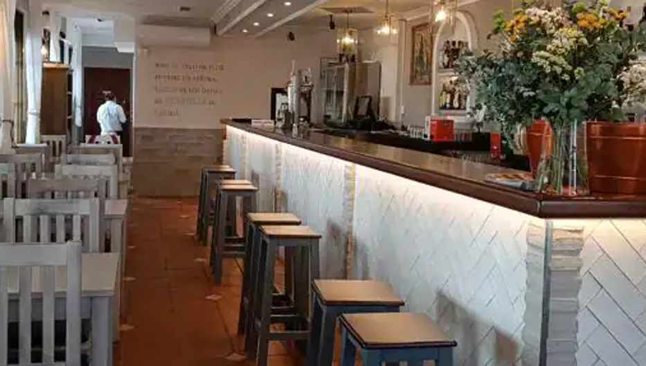 Taberna El Pórtico de San Lorenzo: donde beben los poetas