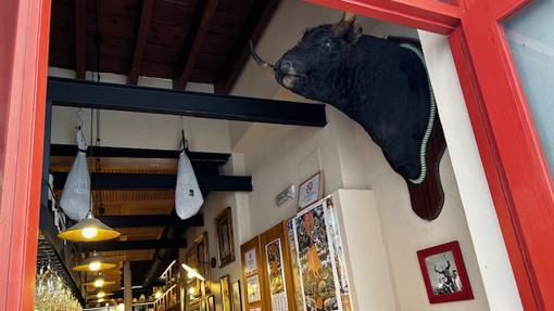 Diez clásicos y cinco novedades de El Arenal para comer o cenar junto a la Maestranza