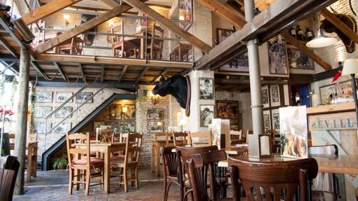 Diez clásicos y cinco novedades de El Arenal para comer o cenar junto a la Maestranza