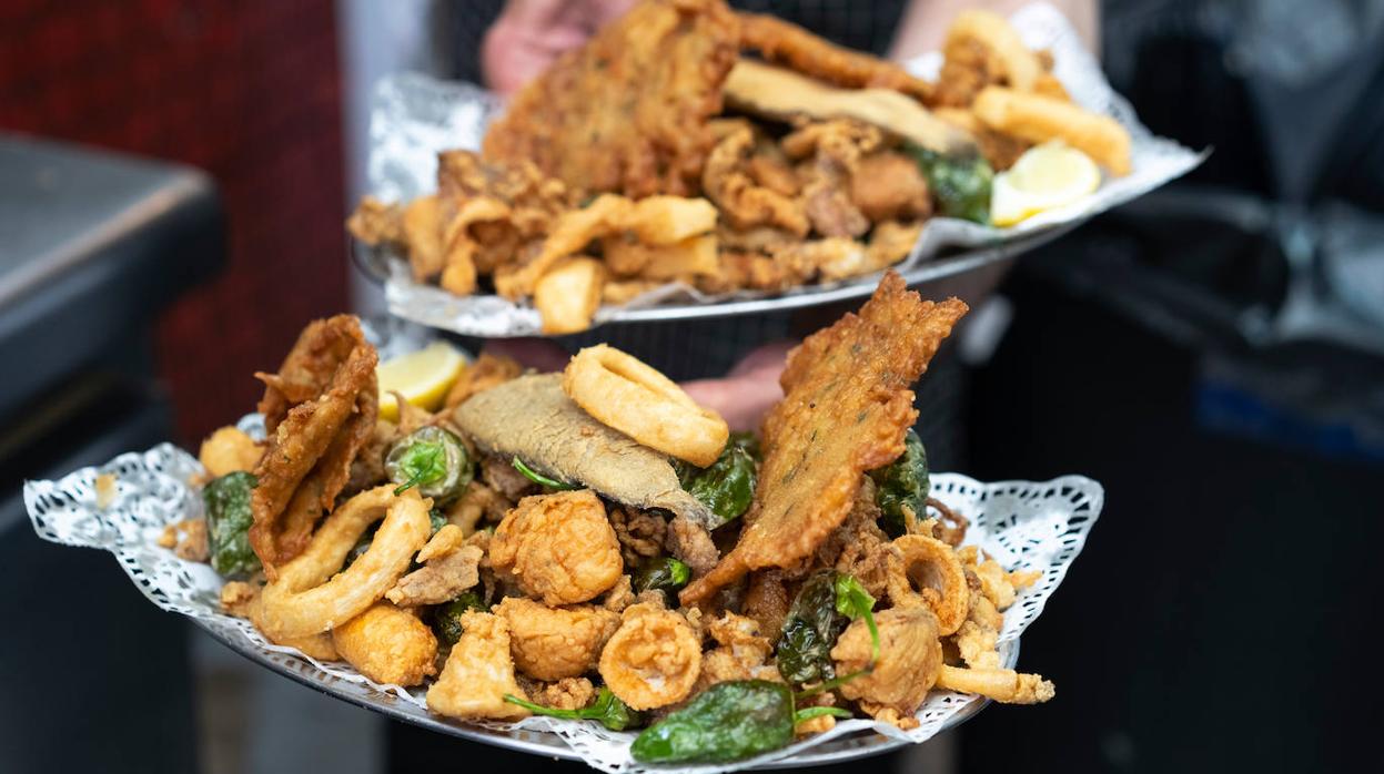 Pescaíto frto, un emblema de la Feria de Abril