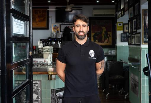Ventura Pérez (Bar Arenal Ventura): «Muchos clientes llaman a esta esquina &#039;el balcón de Sevilla&#039;»