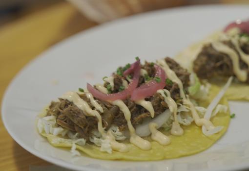 Tacos de maíz de ternera estofada