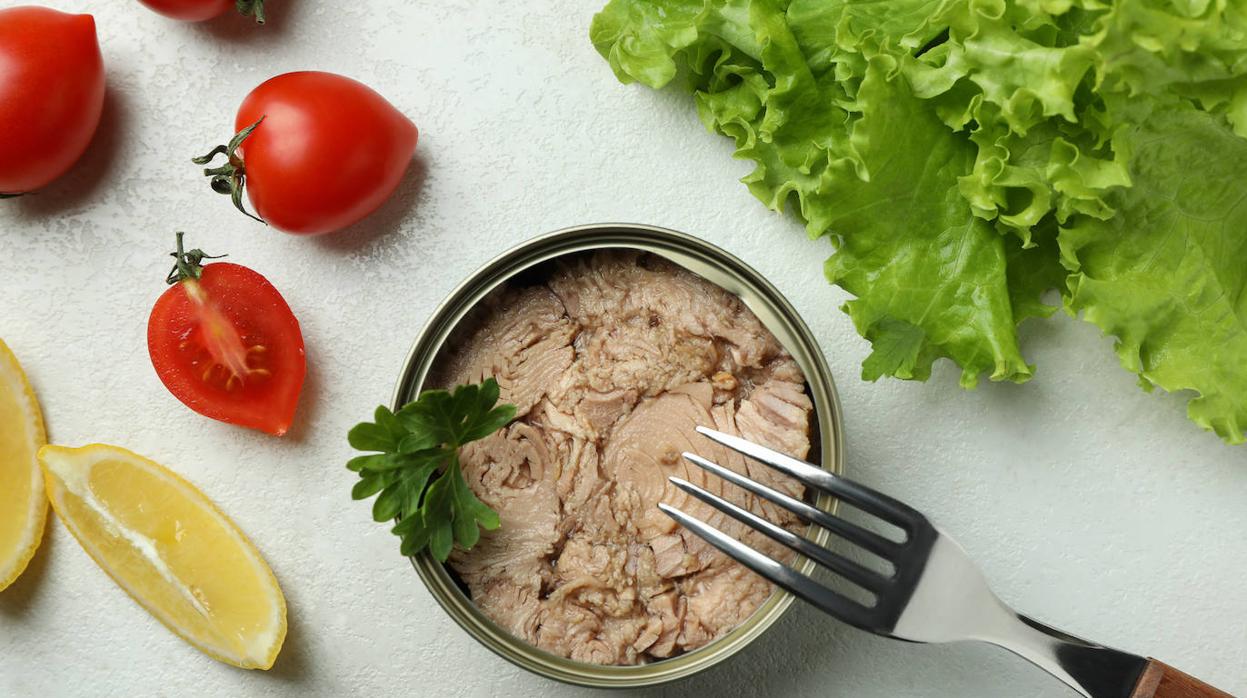 El atún en conserva es uno de los alimentos más habituales de nuestra cocina