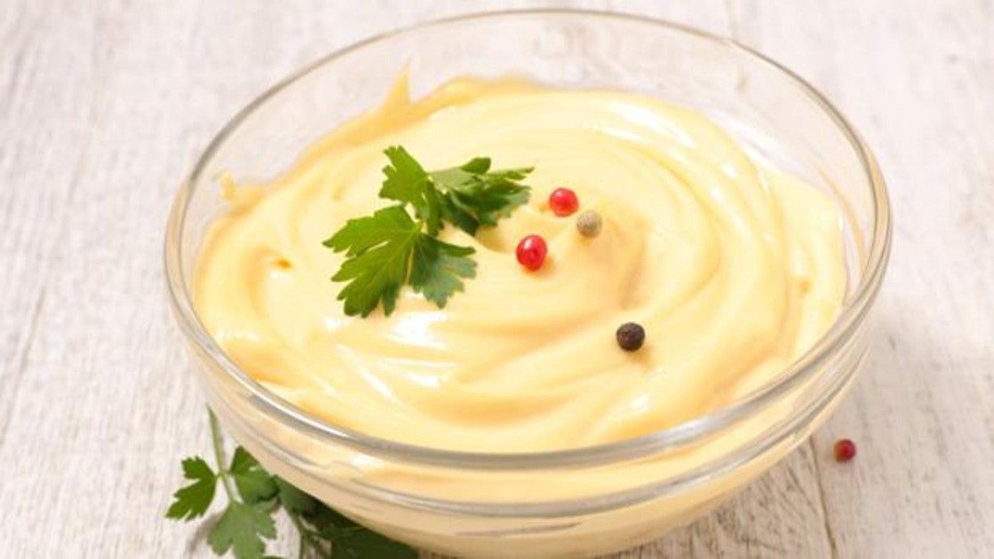 Mayonesa con huevos cocidos