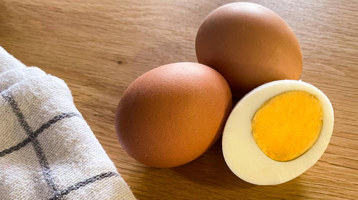 Huevo cocido con yema gris, es peligroso de comer?