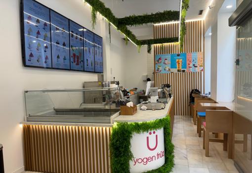 Yogen Früz, la cadena canadiense de yogures helados, abre en la calle Trajano de Sevilla