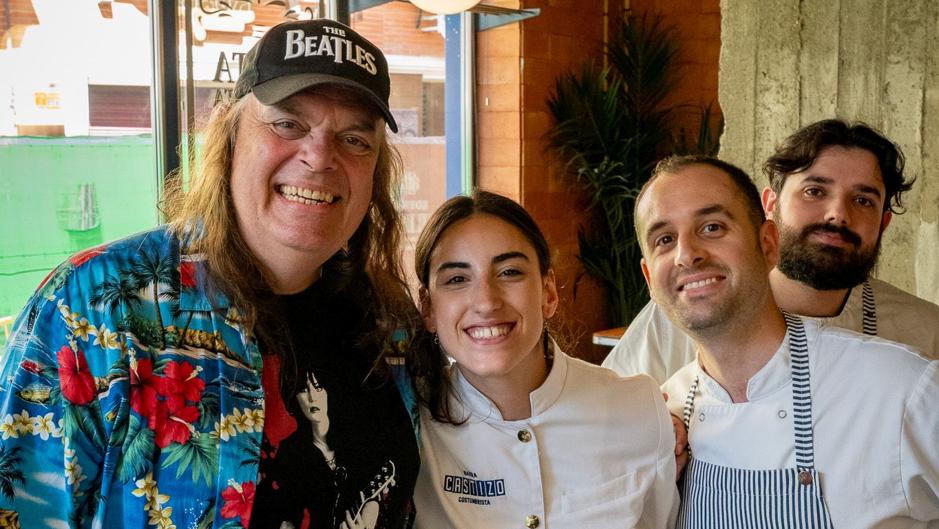 Así fue la comida de AC/DC en Sevilla: almejas y atún de almadraba