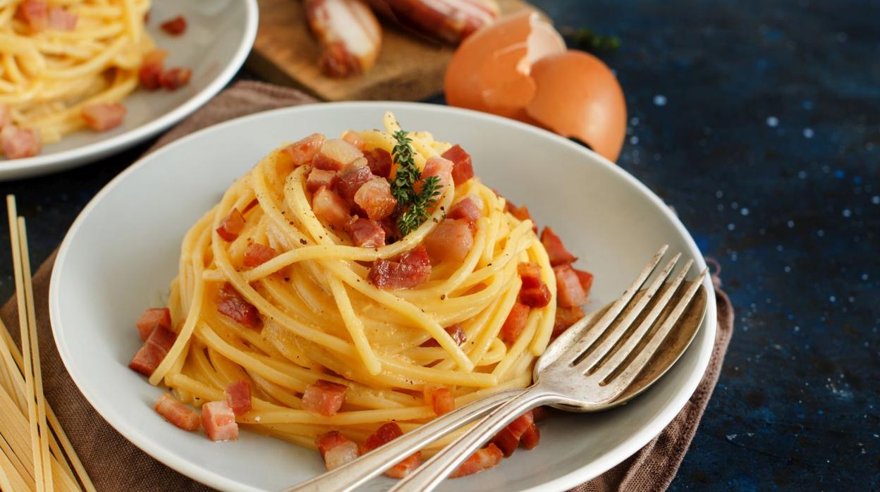 La pasta con salsa carbonara es uno de los platos italianos más internacionales