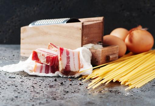 La pasta que habitualmente se hace a la carbonara son los espaguetis