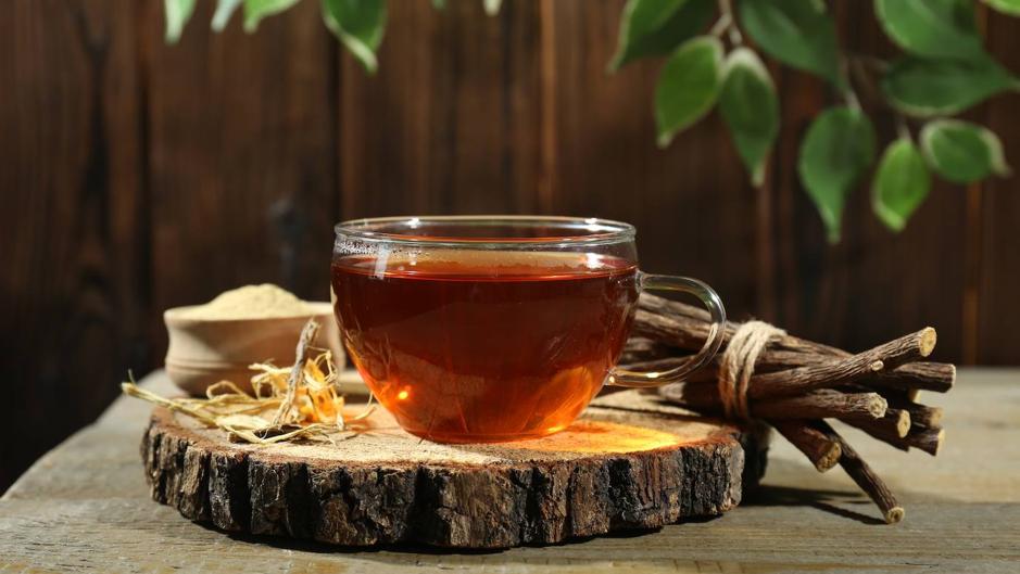 Infusión de regaliz, la bebida estrella para dormir relajado