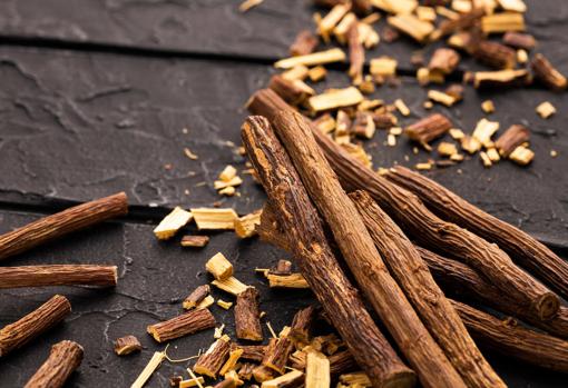 Raíz de regaliz seca