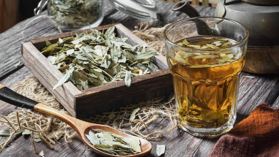 Cómo hacer infusión de sen, la bebida que mejora el tránsito intestinal