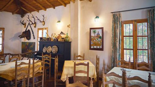 Dónde comer en la Sierra Norte de Sevilla: 10 paradas gastronómicas para saborear el entorno