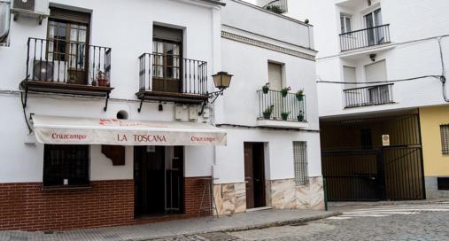 Dónde comer en la Sierra Norte de Sevilla: 10 paradas gastronómicas para saborear el entorno