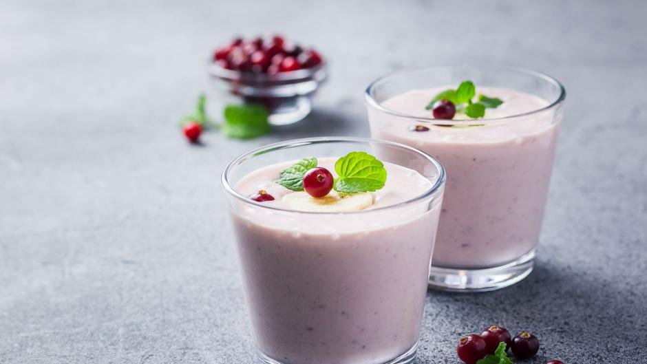 Batido de arándanos y leche de coco: la bebida perfecta para cuidar tu piel