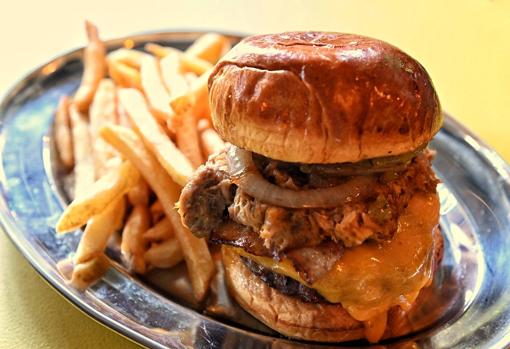 Makandé: burgers, fútbol y cócteles junto a Santa María la Blanca