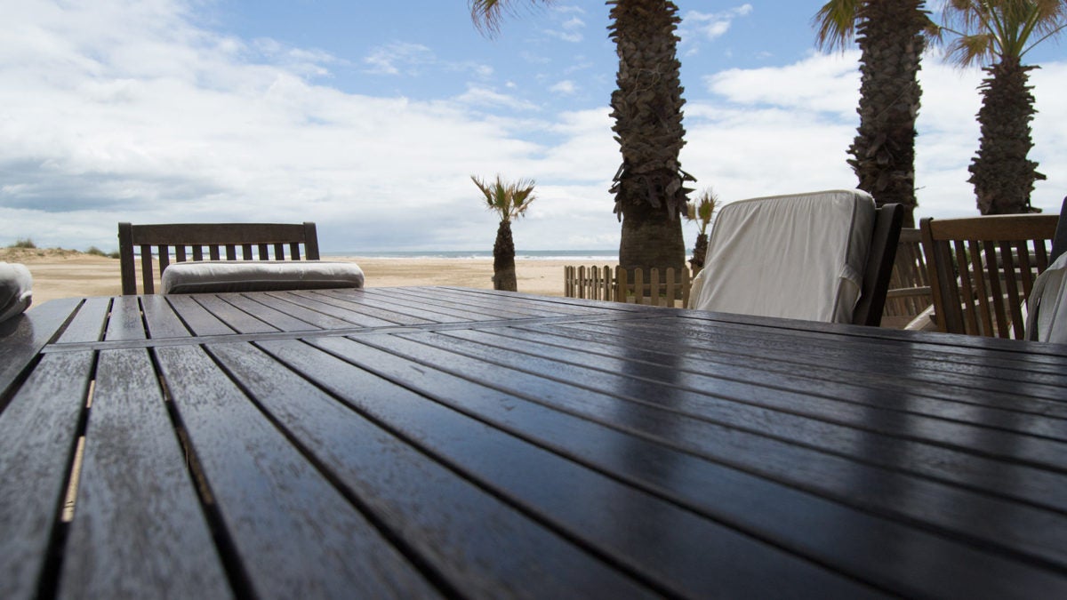 Terraza del Beach Club El Tabla en Punta Umbría