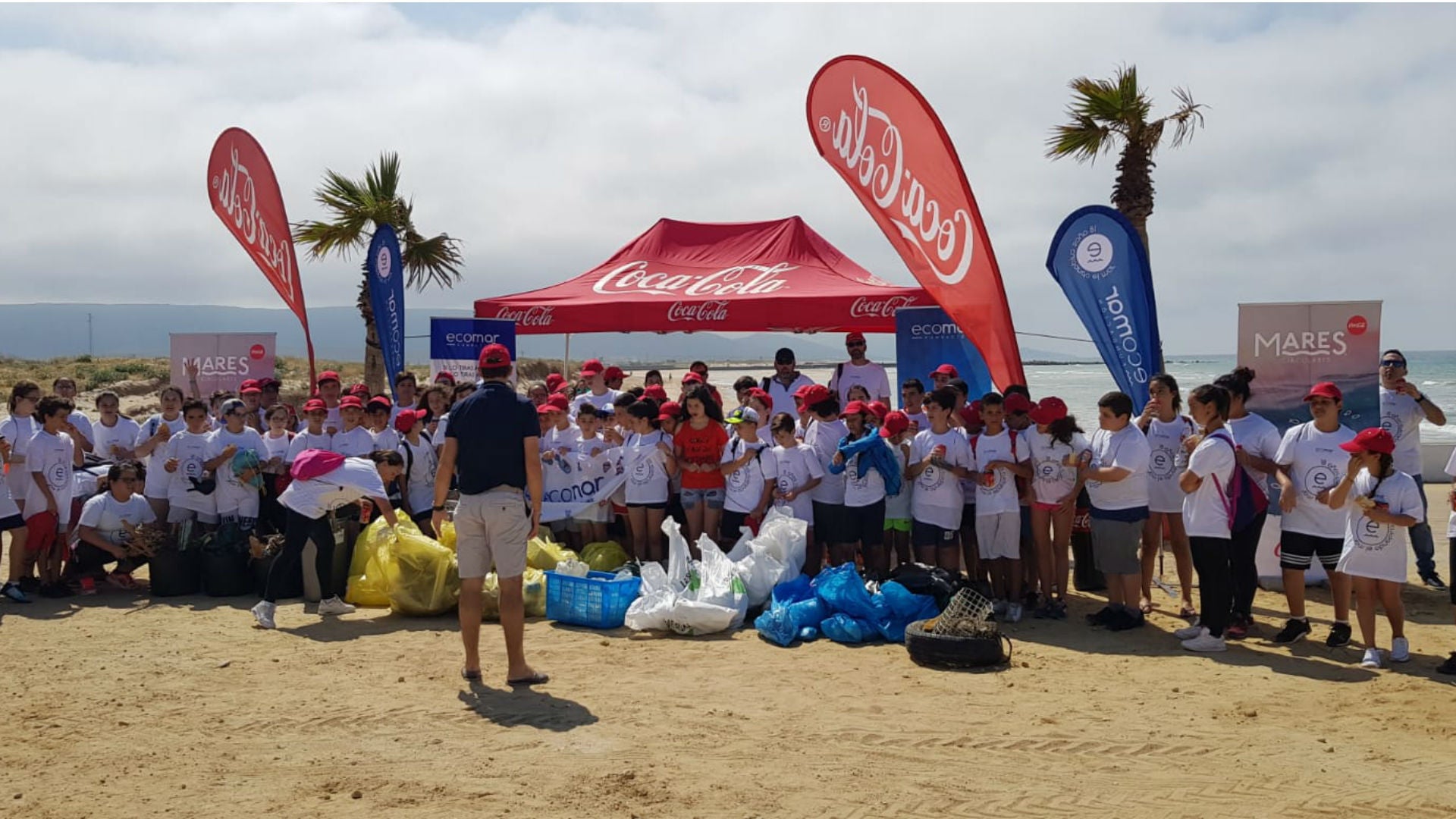 Así es el plan con el que Coca-Cola limpiará las costas andaluzas