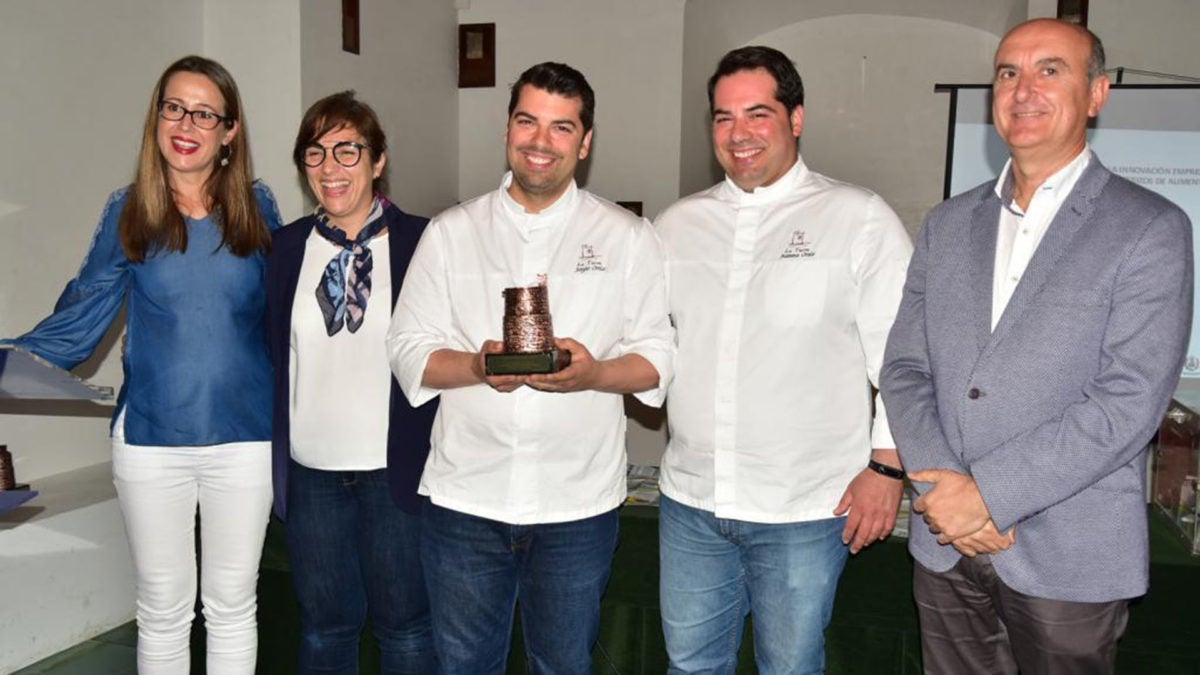 El “Plantbottle” de Pastelería La Torre ha sido galardonado como el mejor postre estrella de la Ruta Gastronómica de Lepe / Ayuntamiento de Lepe