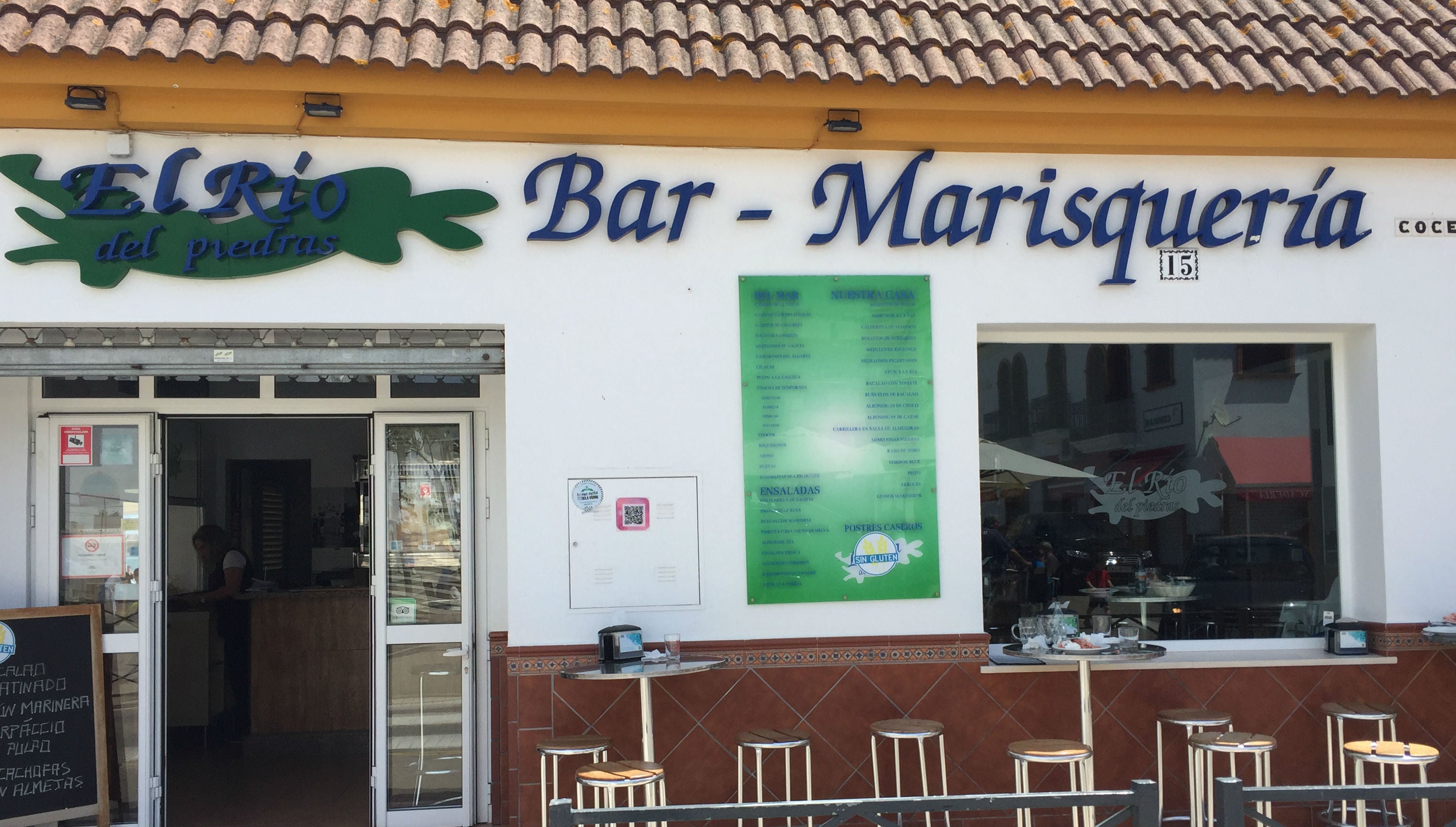 Marisquería El Río del Piedras, mariscos y fritos cerca de la playa