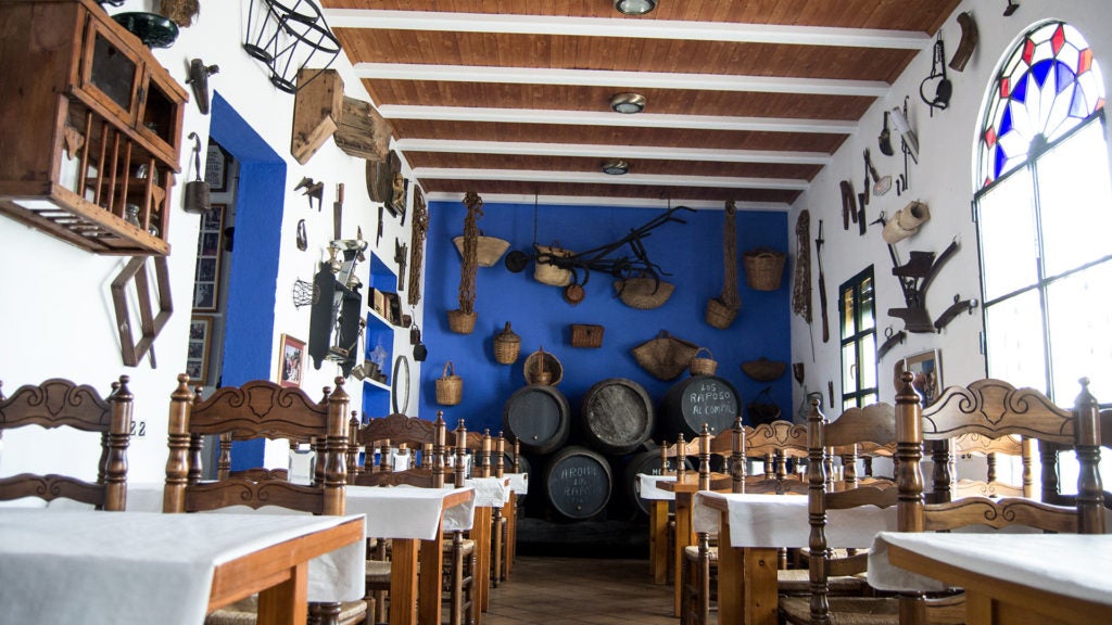 La Esencia, antigua Bodeguita Los Raposo, en Moguer. La Esencia, antigua Bodeguita Los Raposo, en Moguer