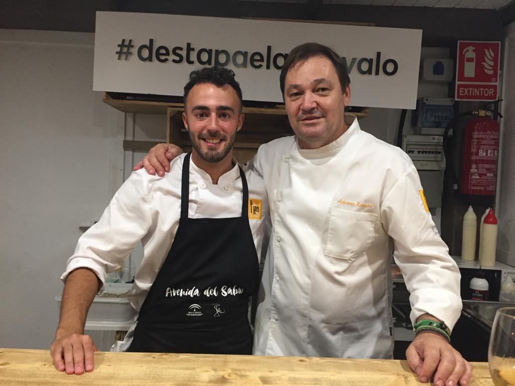 Antonio Macias, de Cerrojo Tapas (Alosno) con Juan Borrero