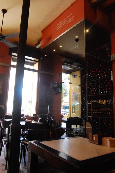 Gran variedad de tapas y de vinos 369. Gran variedad de tapas y de vinos