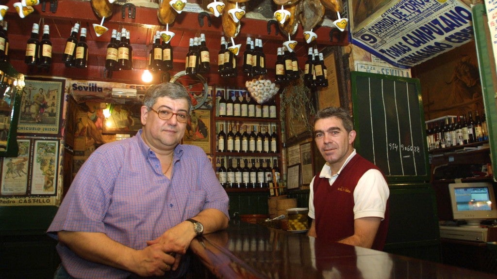 sol2  ROCIO RUZ. .14.05.2004. SEVILLA. ARCHSEV. BAR SOL Y SOMBRA. C/ CASTILLA. 