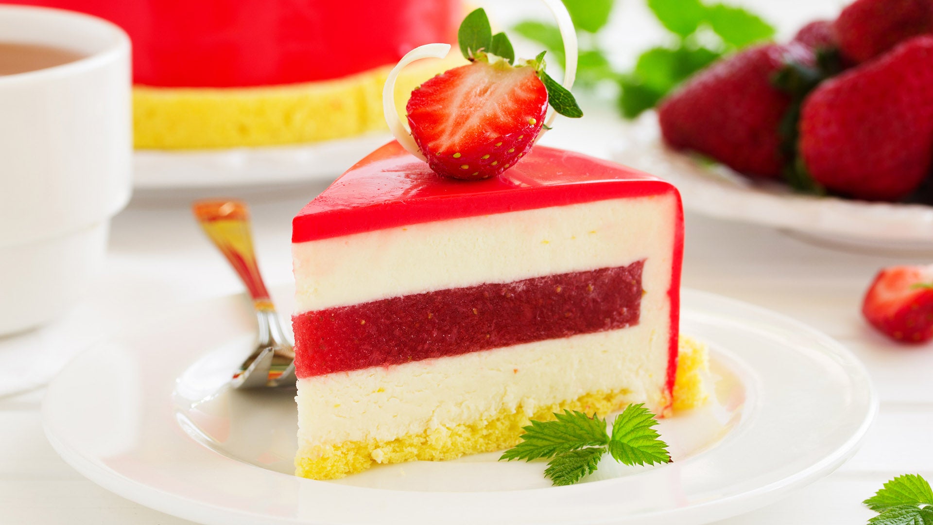 Tarta de queso al limón con mermelada de fresa