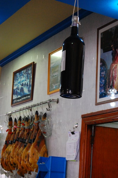 Las cabrillas se sirven con pan 745. Las cabrillas se sirven con pan