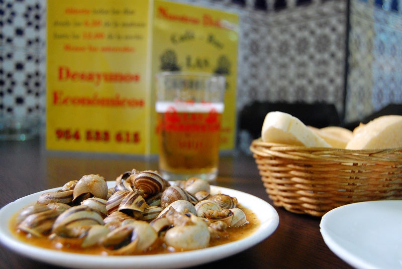 Las cabrillas se sirven con pan 739. Las cabrillas se sirven con pan