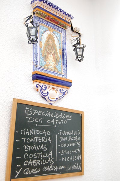 Sevilla se llena de "Catetos" 752. Fachada de El Cateto